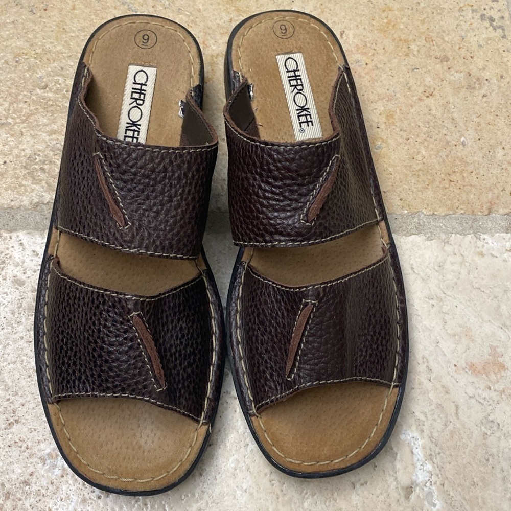 Cherokee Brown Slip On leather sandals chunky comfortable durable 9 fit like 8
